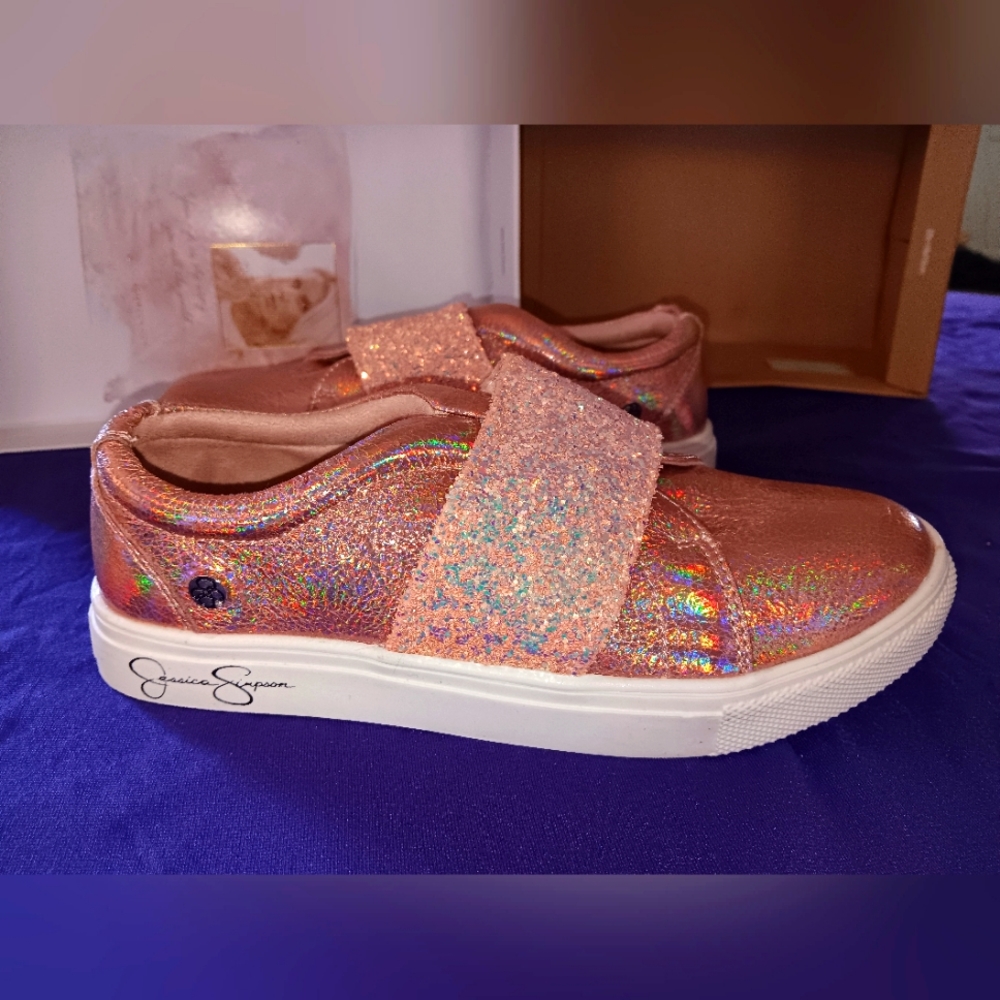 Jessica Simpson Rose Gold Girls shoe's size 4